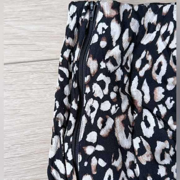 H&M Black and White Animal Print Mini Skirt - Picture 3 of 6